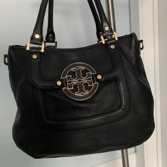 Tory Burch Amanda Classic Hobo Bag with Gold Toned Hardware - Picture 5 of 9